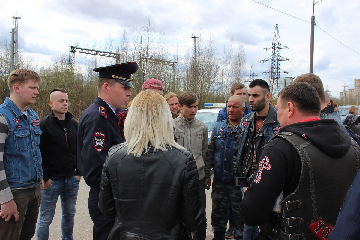 Байкеры Твери открыли мотосезон, проехав колонной по городу