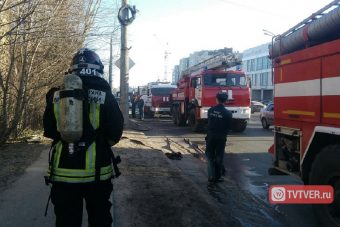 В Твери загорелся двухэтажный жилой дом