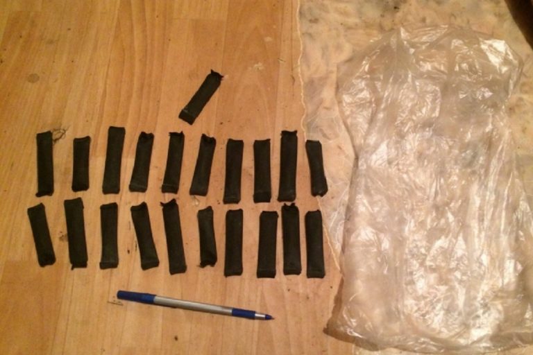 В Твери полицейские задержали иностранца с героином