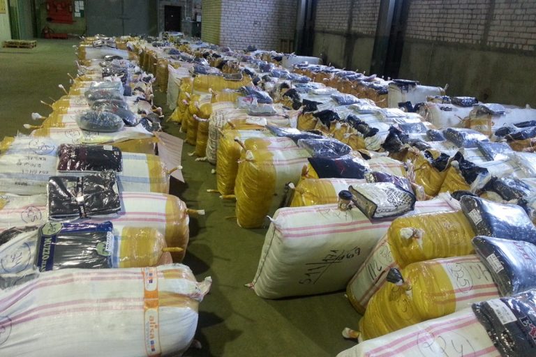Тверские таможенники арестовали 87 тысяч предметов одежды, предназначавшихся для насосной станции