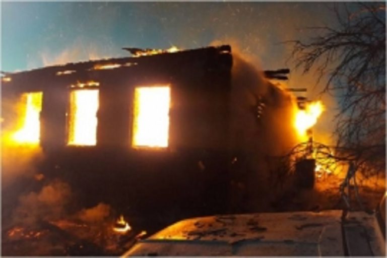 В Тверской области из-за неосторожного обращения с огнем сгорел дом