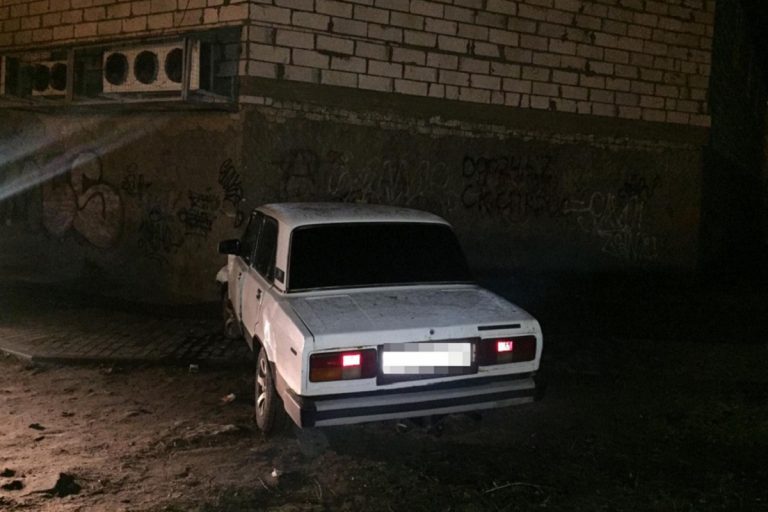 В Тверской области пьяный водитель без прав врезался в дом