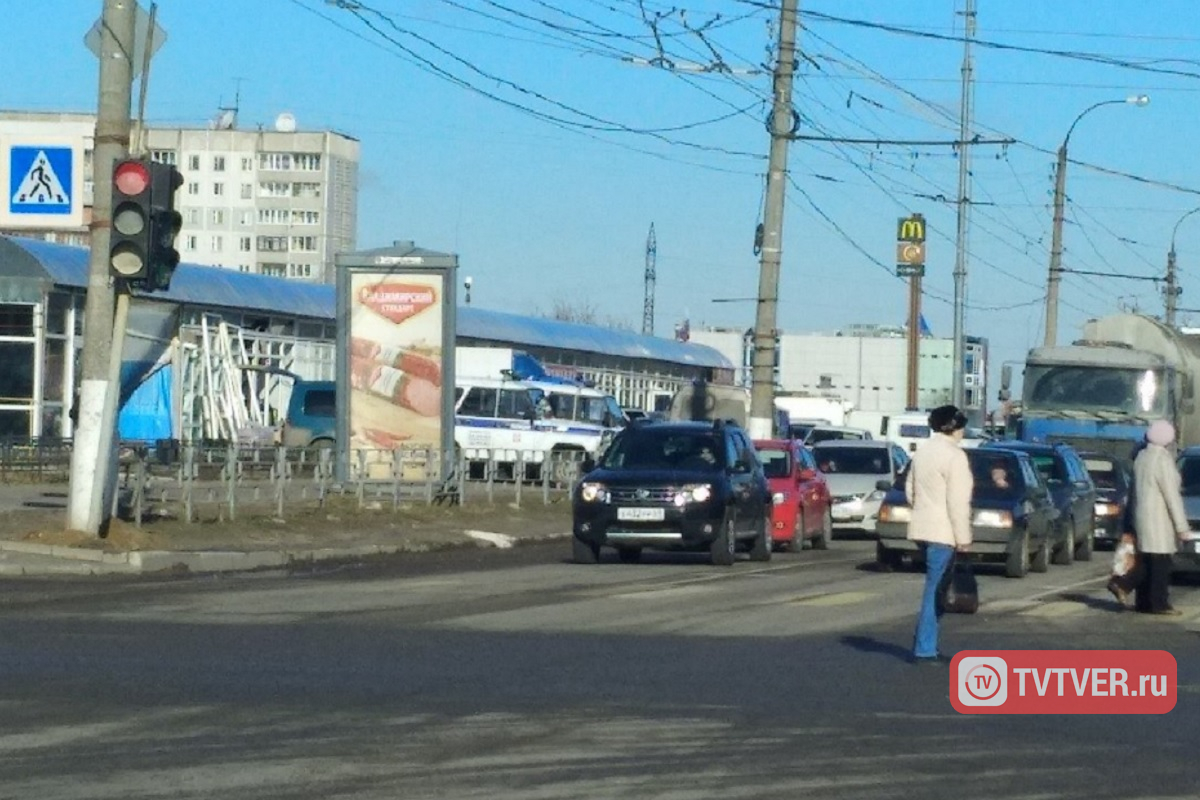 В Твери сносят крытый рынок в Южном