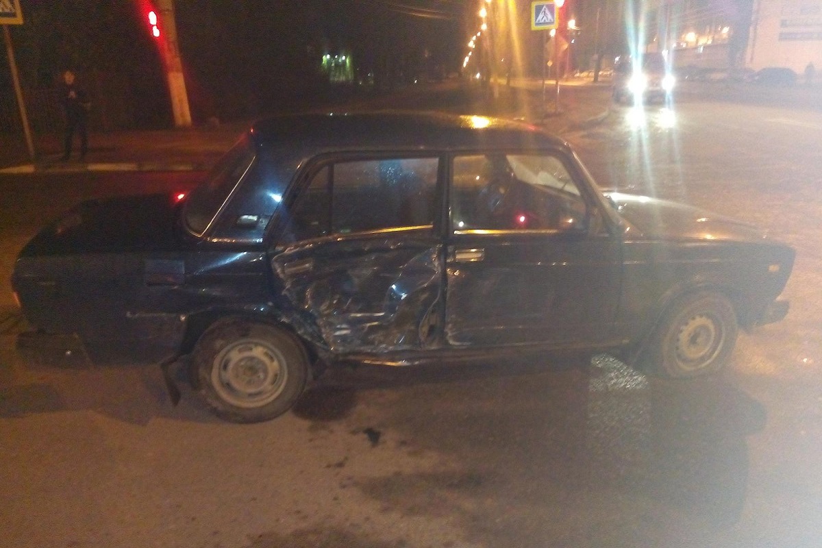 В Твери 18-летний водитель спровоцировал ДТП, пострадала женщина