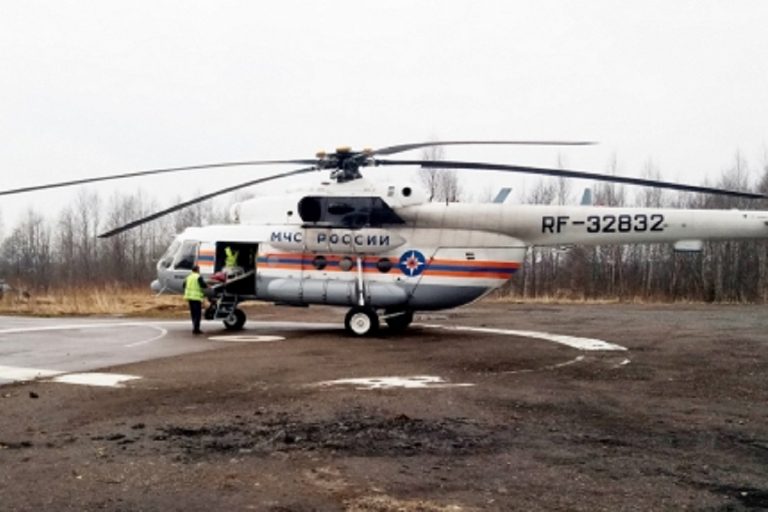 Пациента из Нелидово доставили в больницу Твери на вертолете МЧС