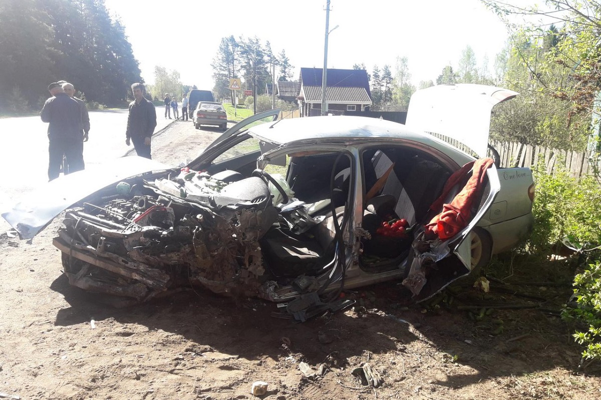 В Тверской области водитель уснул за рулем и выехал на встречную полосу, два человека погибли