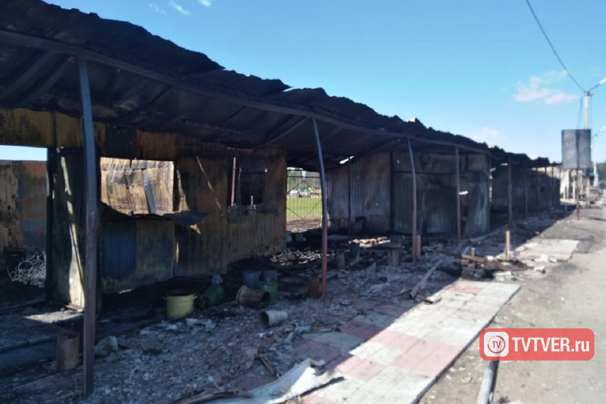 Жуткий пожар на кладбище в Твери уничтожил памятники