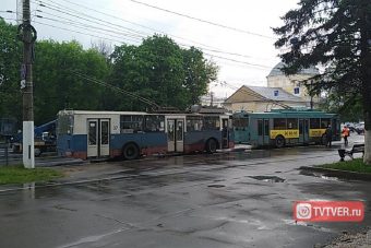 В Твери из-за серьезного ДТП на Вагжанова встали троллейбусы