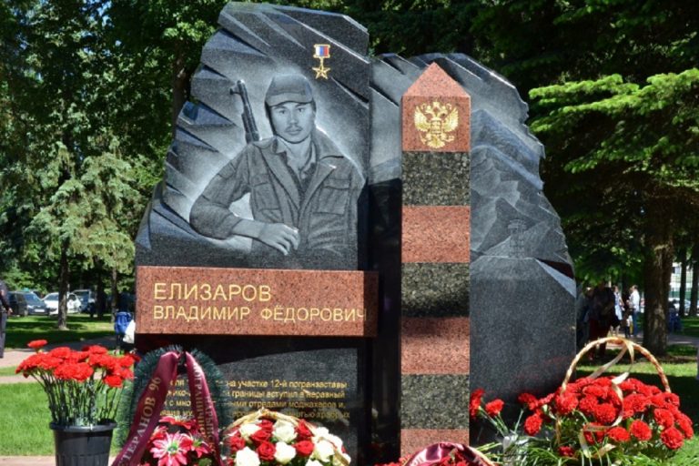 В Твери открыли памятник Герою России Владимиру Елизарову