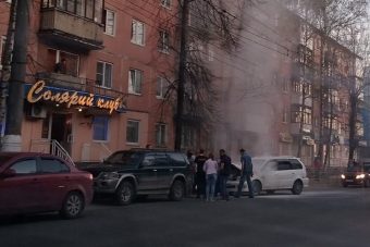 В Твери на оживленной магистрали загорелся автомобиль