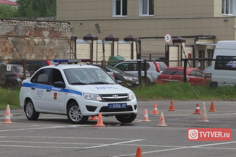 Киа Рио за победу: лучший районный инспектор ДПС Тверской области живет в Конаково