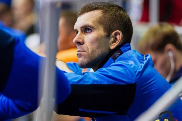 В минивэне, который столкнулся с фурой на трассе под Тверью, погиб известный спортсмен из Омска