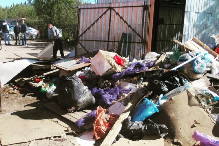 Два дня потребовалось, чтобы убрать несанкционированную свалку в поселке имени Крупской в Твери