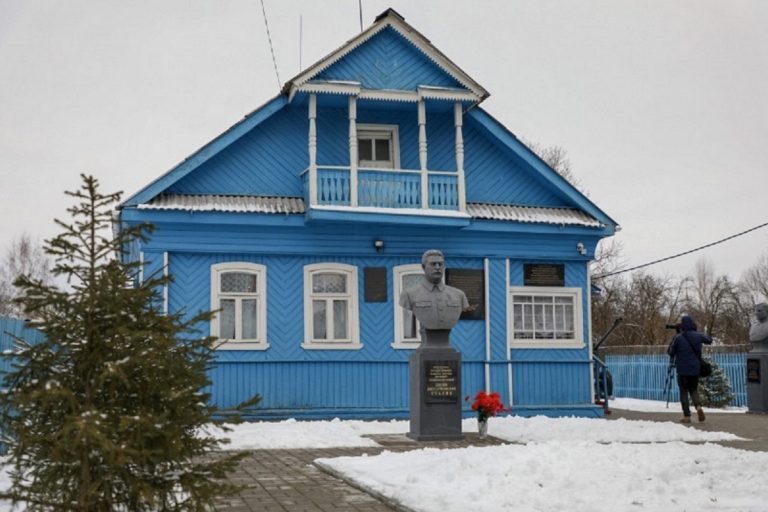 В «Домике Сталина» в Тверской области установят бюсты семи Героев Советского Союза
