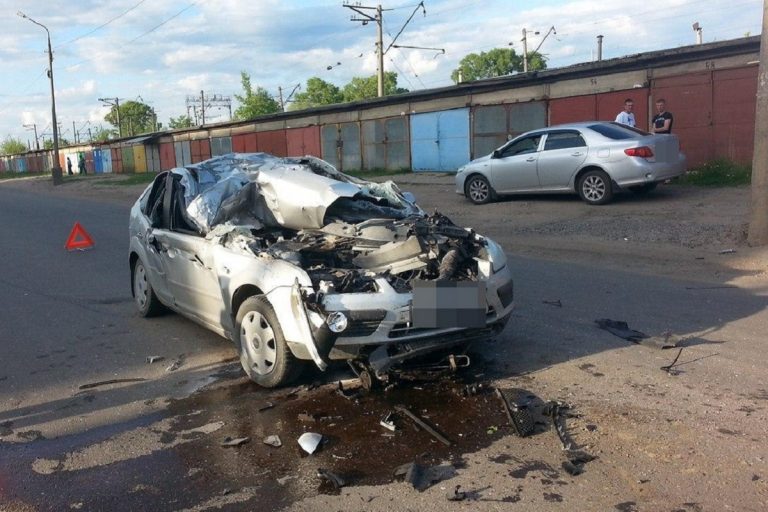 В Тверской области автомобиль с пьяным водителем столкнулся с иномаркой и загорелся