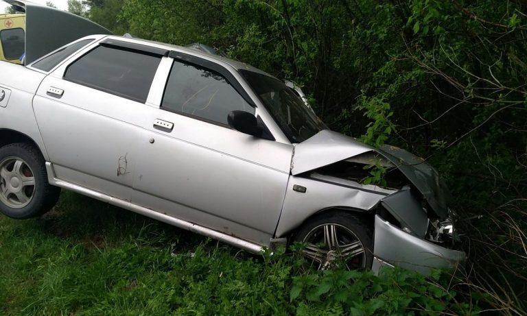 В результате лобового столкновения автомобилей в Тверской области пострадали три человека, в том числе ребенок
