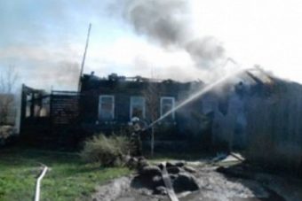 Под Кувшиново огонь уничтожил жилой дом