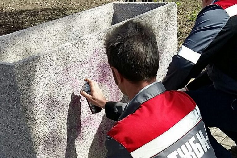 В Твери любителей граффити пригласили раскрасить заборы завода