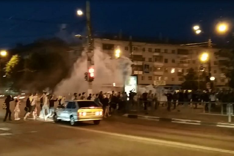 Дым и песни: на улицах Твери ночью бурно праздновали победу сборной России над Египтом