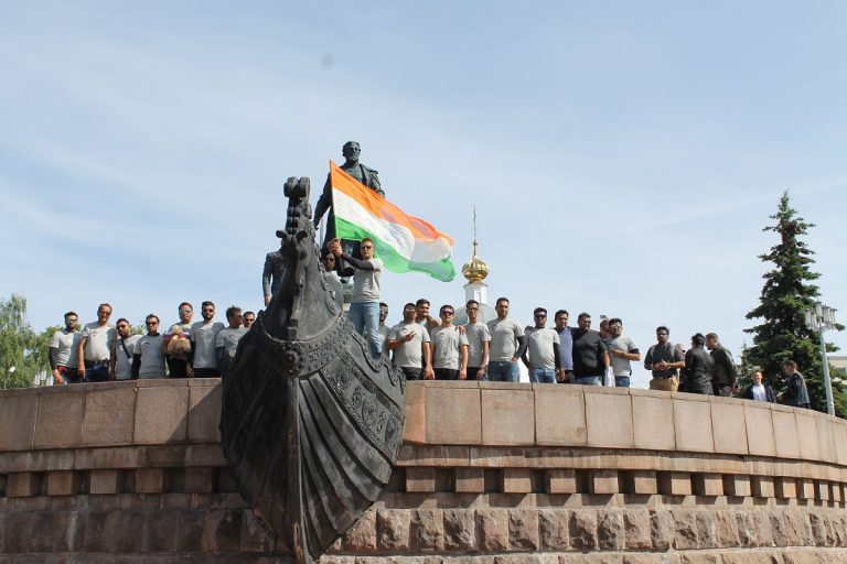 Байкеры из Индии привезли в Тверь землю, по которой ступал Афанасий Никитин