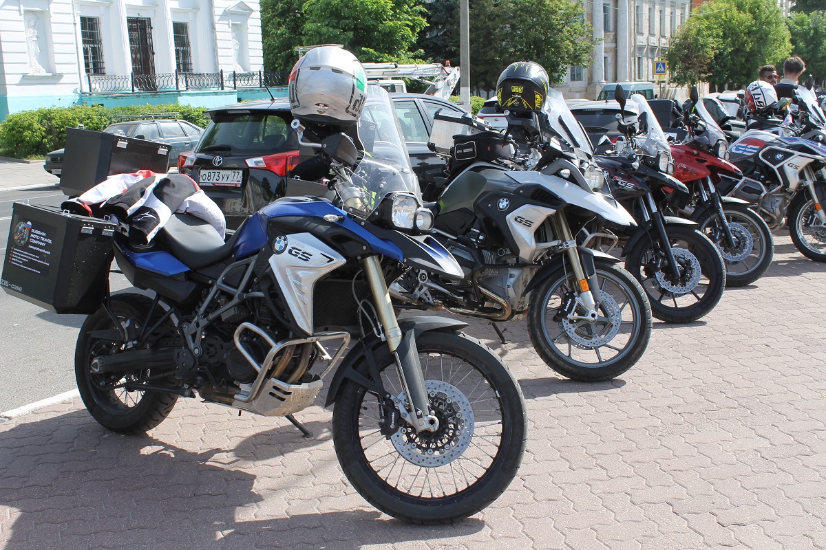 Байкеры из Индии привезли в Тверь землю, по которой ступал Афанасий Никитин