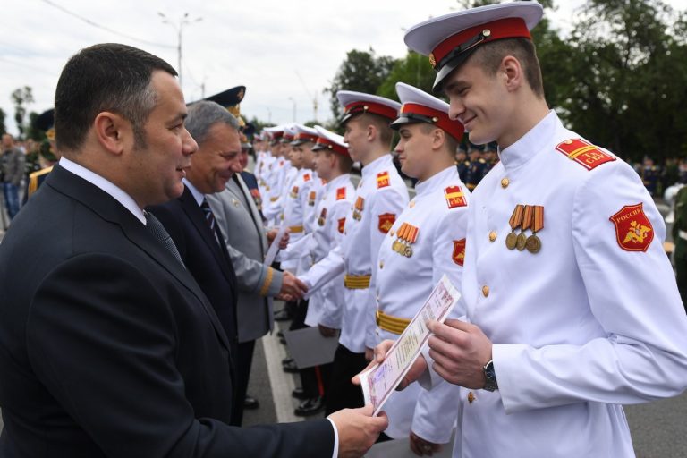 Тверские суворовцы и слушатели академии ВКО получили дипломы