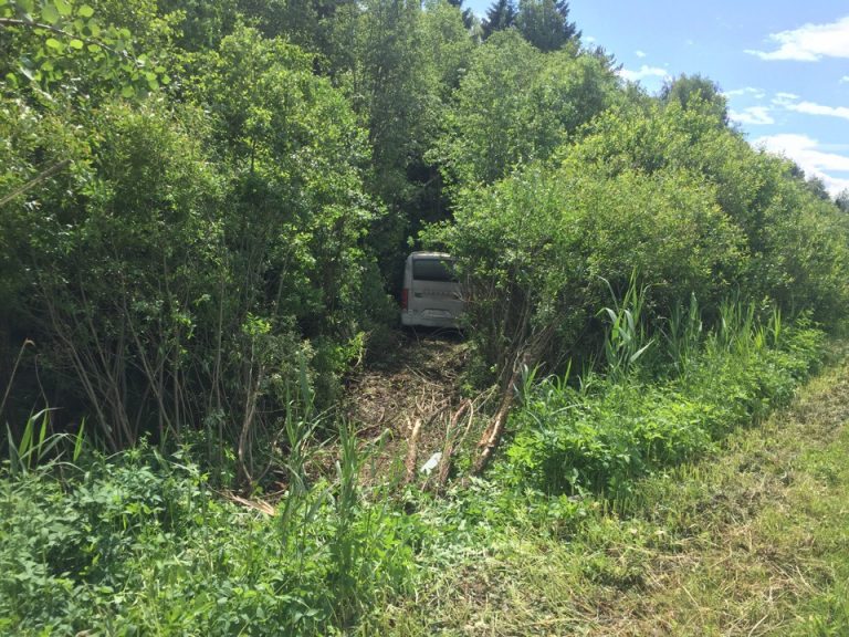 На Бежецком шоссе произошло ДТП со смертельным исходом: рейсовый автобус столкнулся с легковушкой