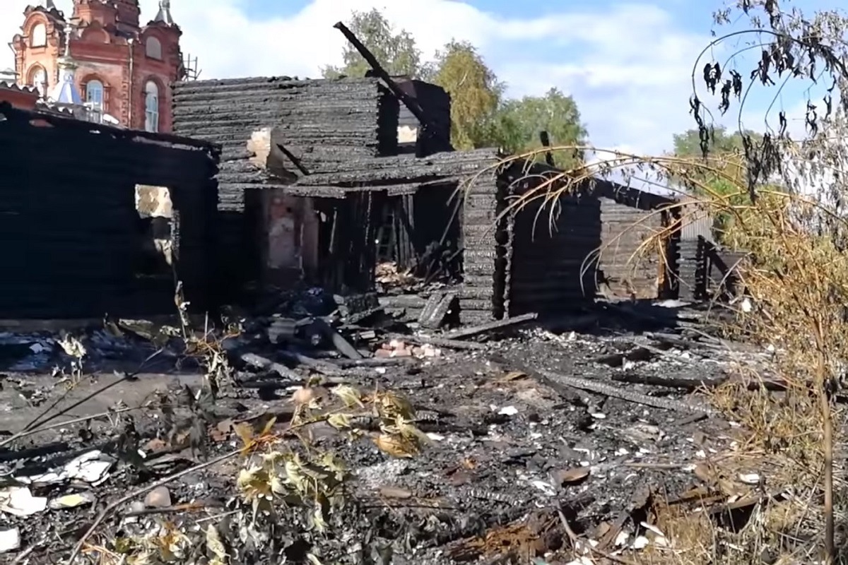 Пострадавшим из-за жуткого пожара в Осташкове семьям запретили восстанавливать своё жильё