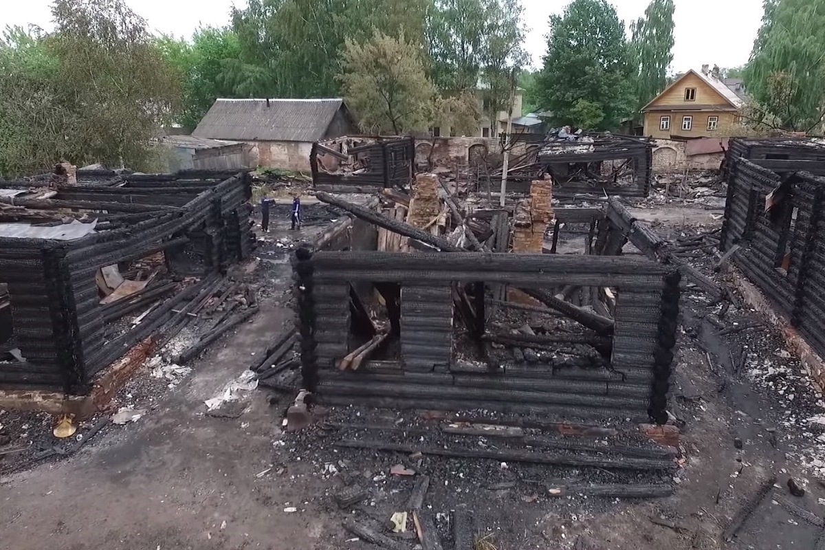 Пострадавшим из-за жуткого пожара в Осташкове семьям запретили восстанавливать своё жильё