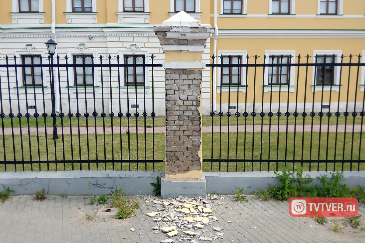 Тверь бесхозяйная: знаковые объекты в центре областной столицы потеряли лоск