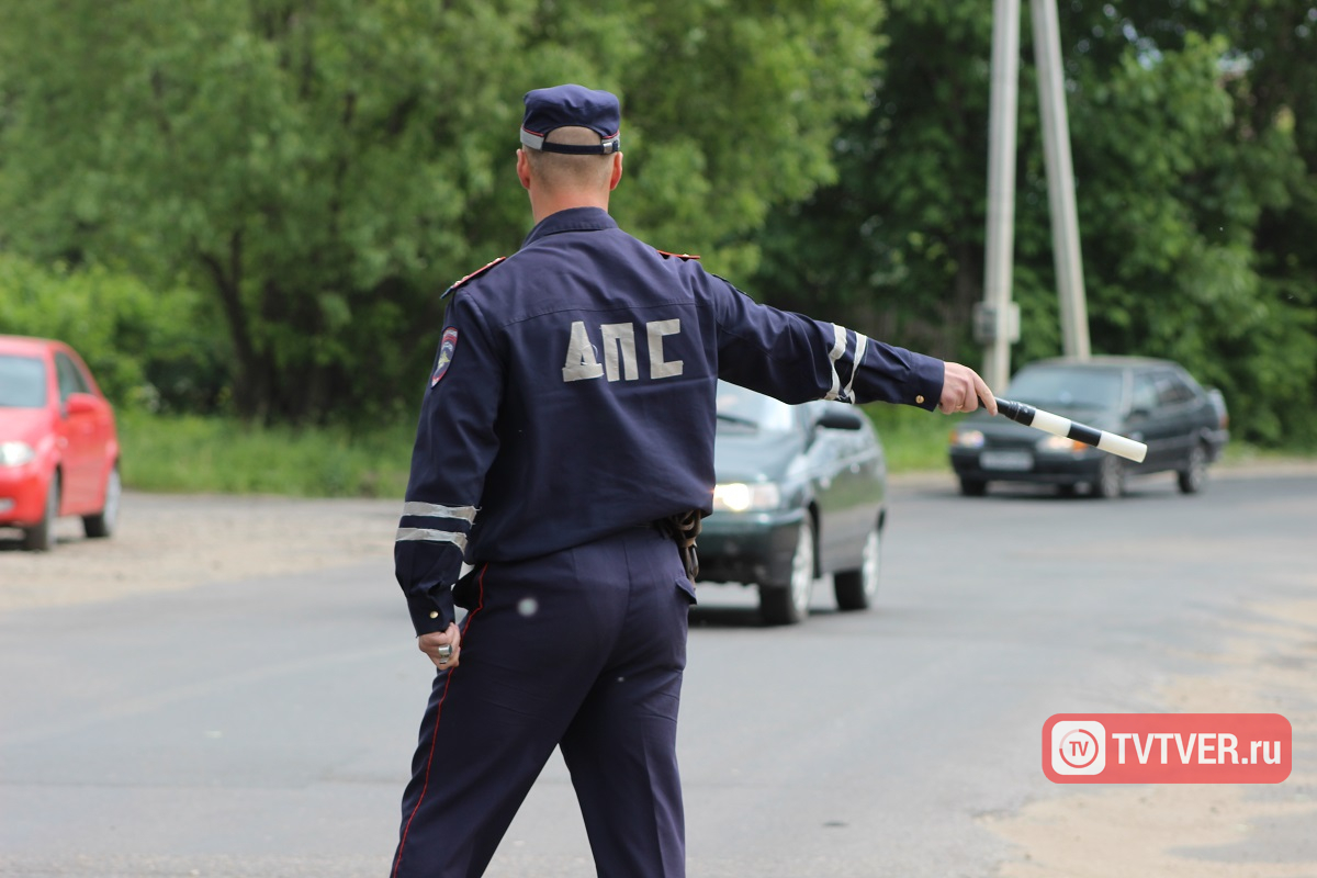 В Твери приставы за два часа взыскали 100 тысяч рублей и арестовали 10 автомобилей