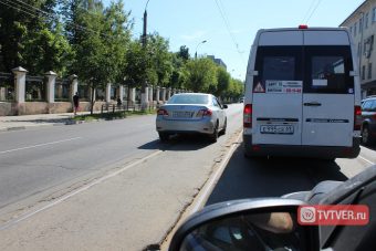 В Твери десятки машин объехали пробку по встречной полосе