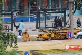 Из-за обрыва контактной линии в Твери на Смоленском переулке образовалась пробка