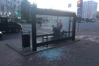 Проверка на прочность: в Твери повредили один из новых остановочных комплексов