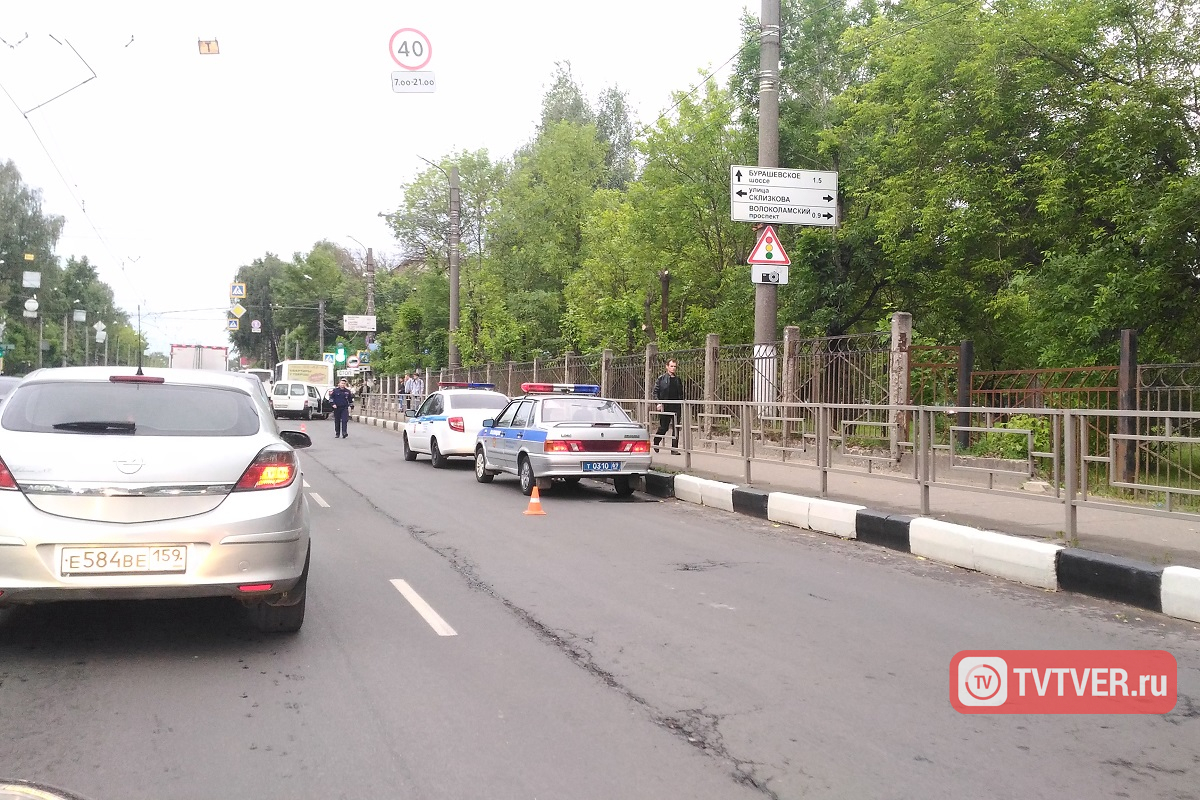 В Твери пьяный автомобилист стал виновником аварии с маршруткой