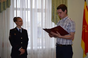 Двенадцать новых граждан РФ приняли присягу в Твери Двенадцать новых граждан РФ приняли присягу в Твери