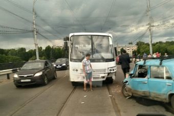 Столкновение маршрутки и «копейки» в Твери попало на видеорегистратор