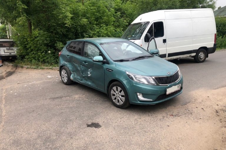 В Тверской области произошло ДТП с участием 3 автомобилей — один человек пострадал