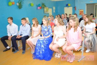 В бежецкой школе в Тверской области аттестаты получили всего шесть выпускников