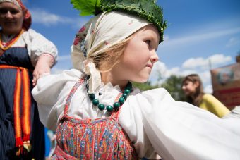 Около 10 тысяч жителей Тверской области и туристов собрались на Троицких гуляниях