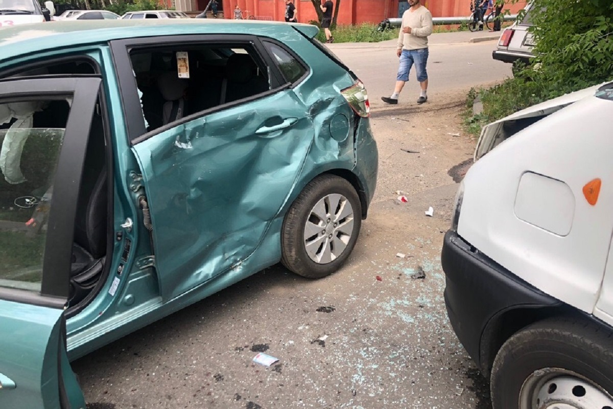 В Тверской области произошло ДТП с участием 3 автомобилей — один человек пострадал