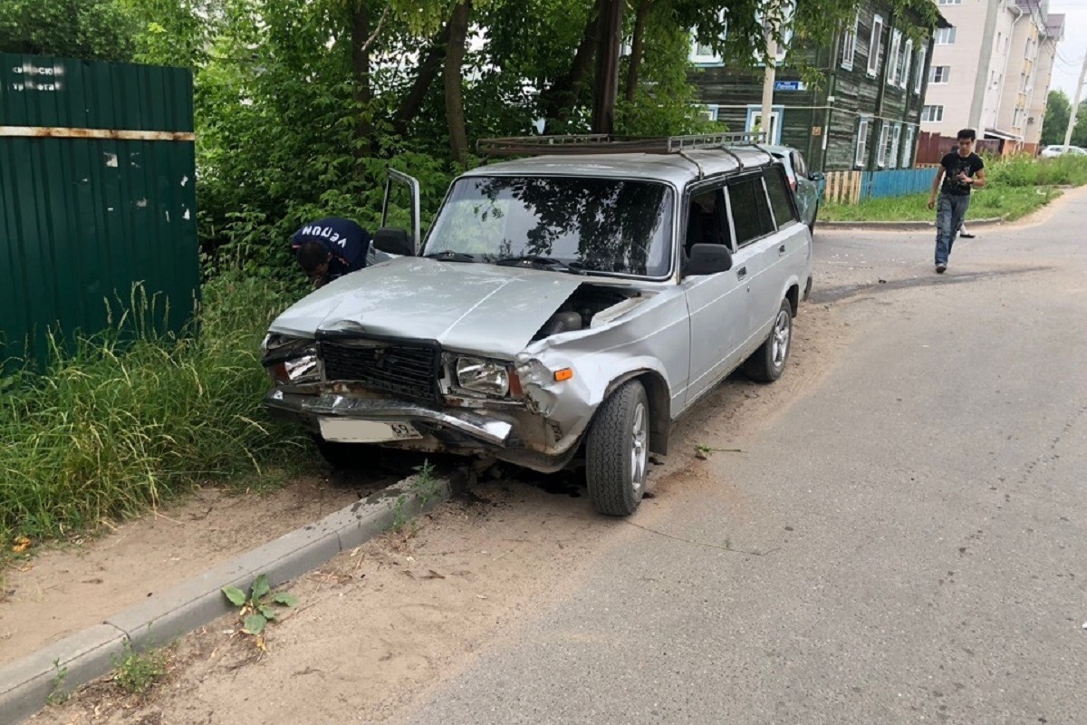 В Тверской области произошло ДТП с участием 3 автомобилей — один человек пострадал