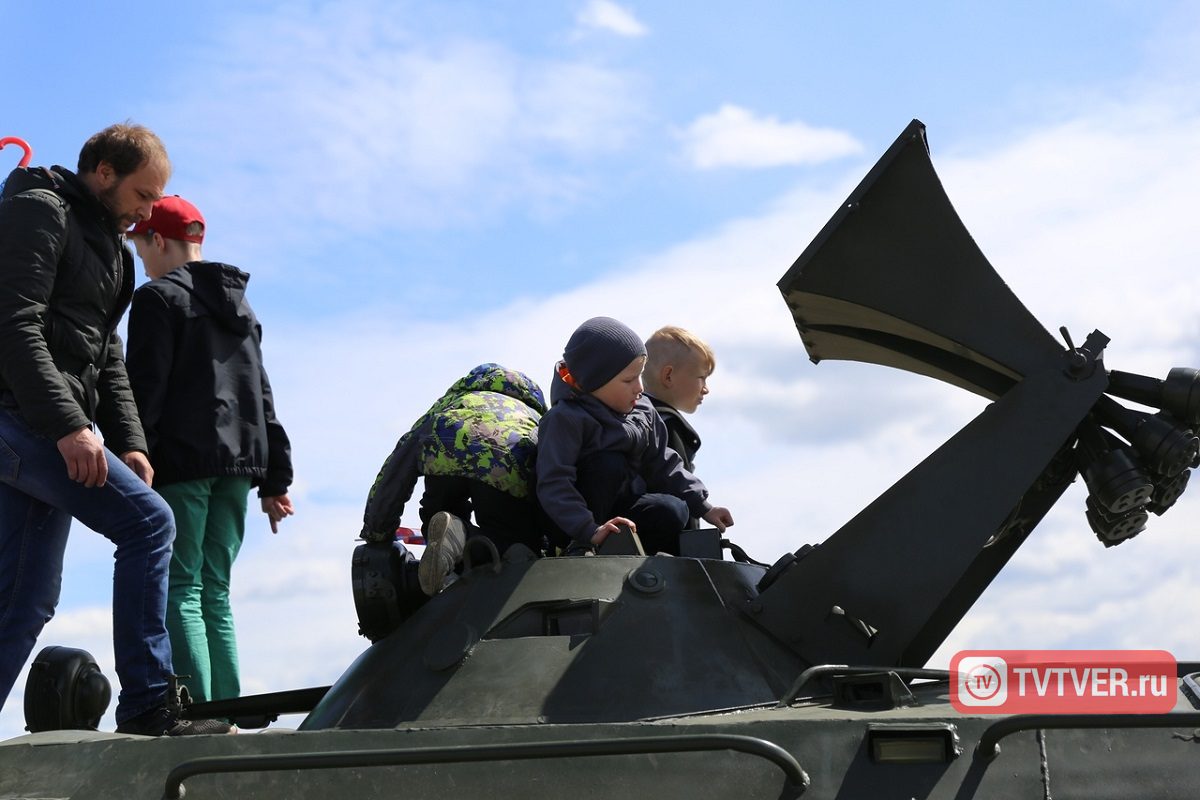 «Самолет, мама, самолет!»: в Твери состоялся праздник авиации