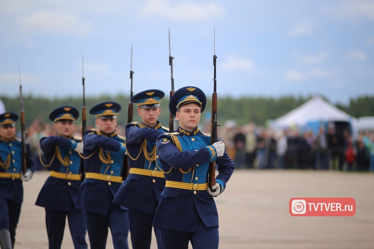«Самолет, мама, самолет!»: в Твери состоялся праздник авиации