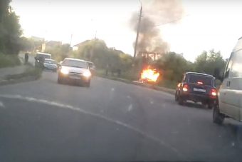 В Тверской области на обочине дороги загорелся мотоцикл