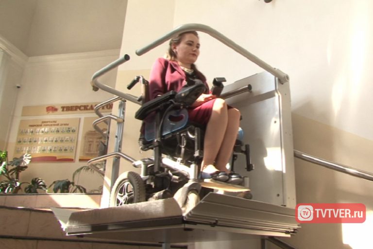 В Тверской городской Думе установили подъемник для маломобильных посетителей