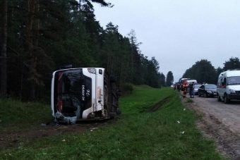 Водитель перевернувшегося в Тверской области автобуса уснул за рулем