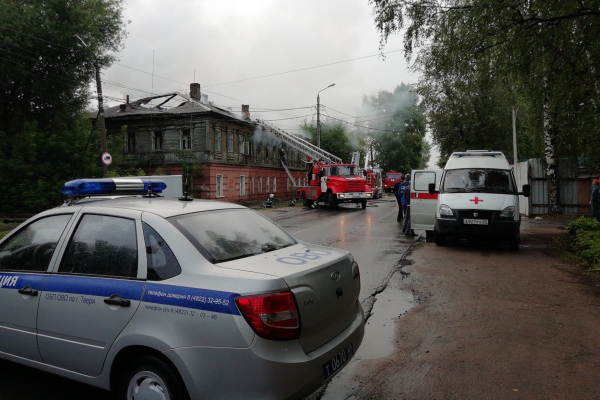 В Твери в результате поджога загорелся двухэтажный дом на Коминтерна