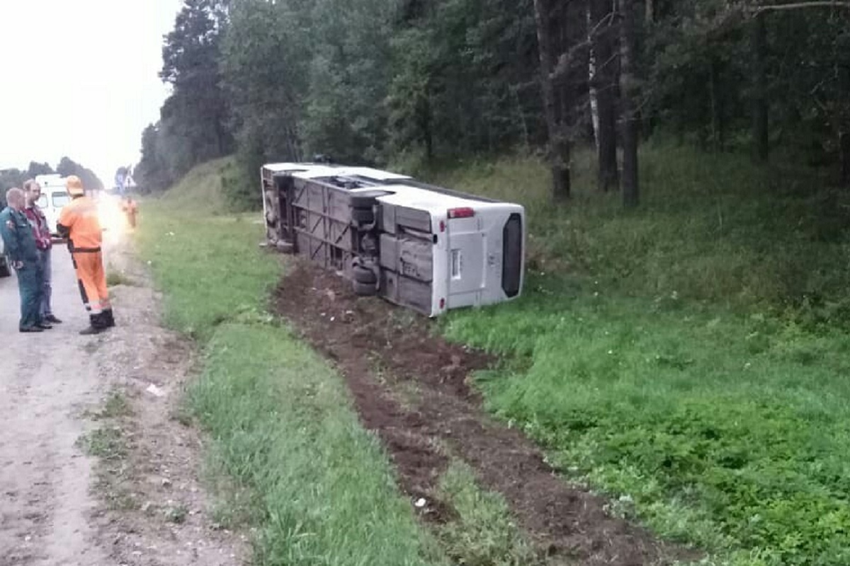 Водитель перевернувшегося в Тверской области автобуса уснул за рулем