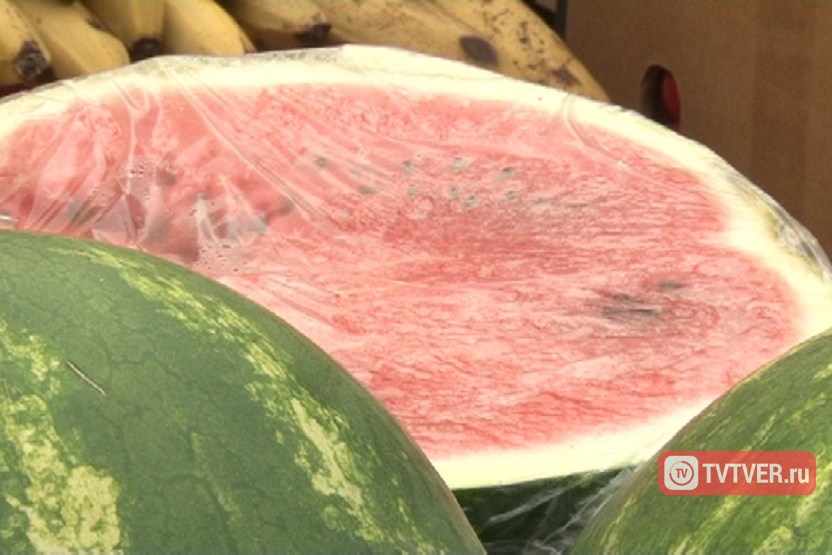 В Роспотребнадзоре напомнили где и как нужно покупать арбузы и дыни